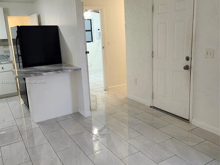 551 NE 139th St — Photo 3