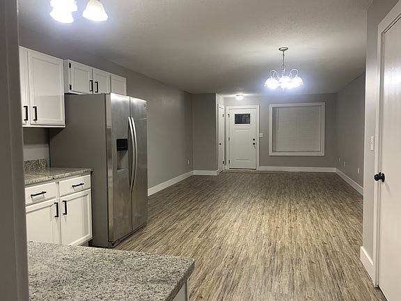 4th image of 15231-33 Krueger St #15233