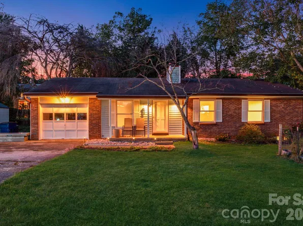 38 Clovernook Dr, Arden, NC 28704