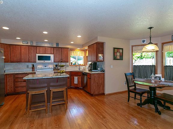 5th image of 20228 Coquille Dr