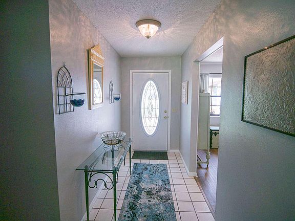 3rd image of 135 SE Custer Way