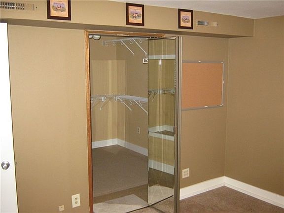 5th image of 6410 Lombard Dr NW