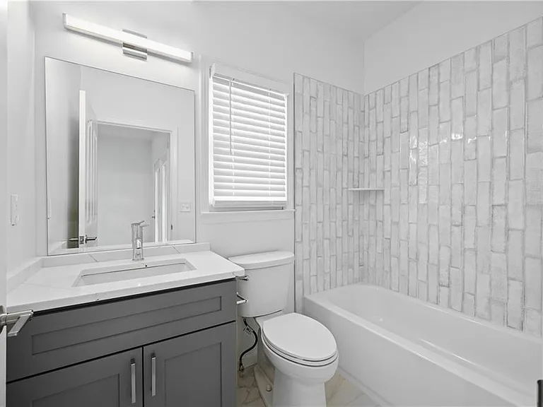 567 Winton Ter NE #D — Photo 11