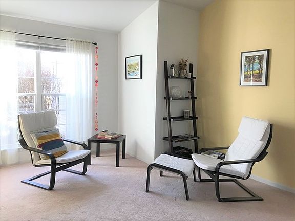 3rd image of 895 Mockingbird Dr