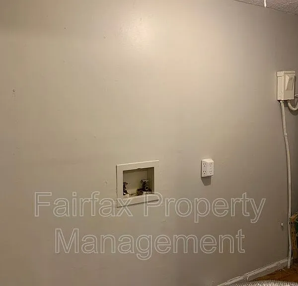 1427 Cherrycrest Dr — Photo 14