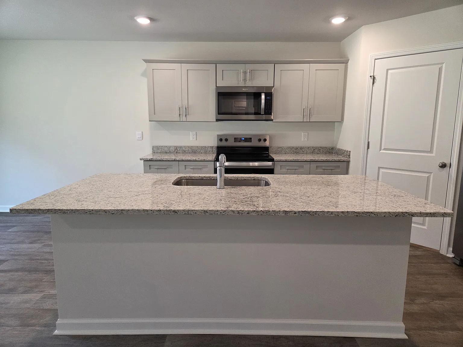 5 bed, 2511 sqft, $2,450 — Photo 4