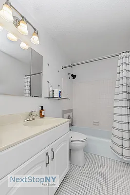 Bathroom, photo 1