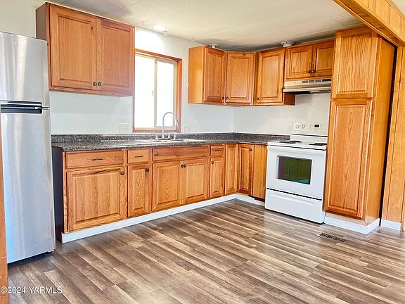 3rd image of 501 Merclyn Ln