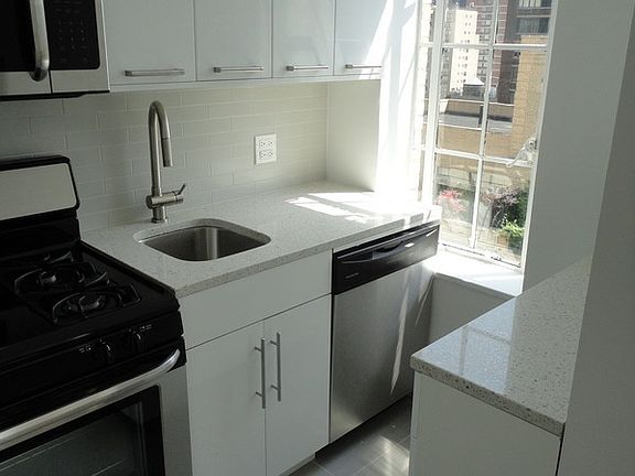 4th image of 340 W 57th St APT 15H