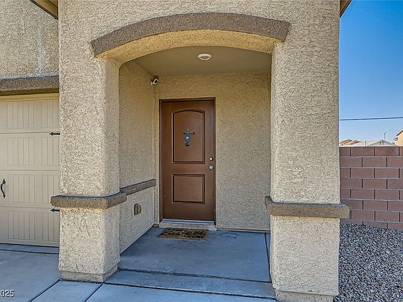 3rd image of 4539 Cotton Quail Ave