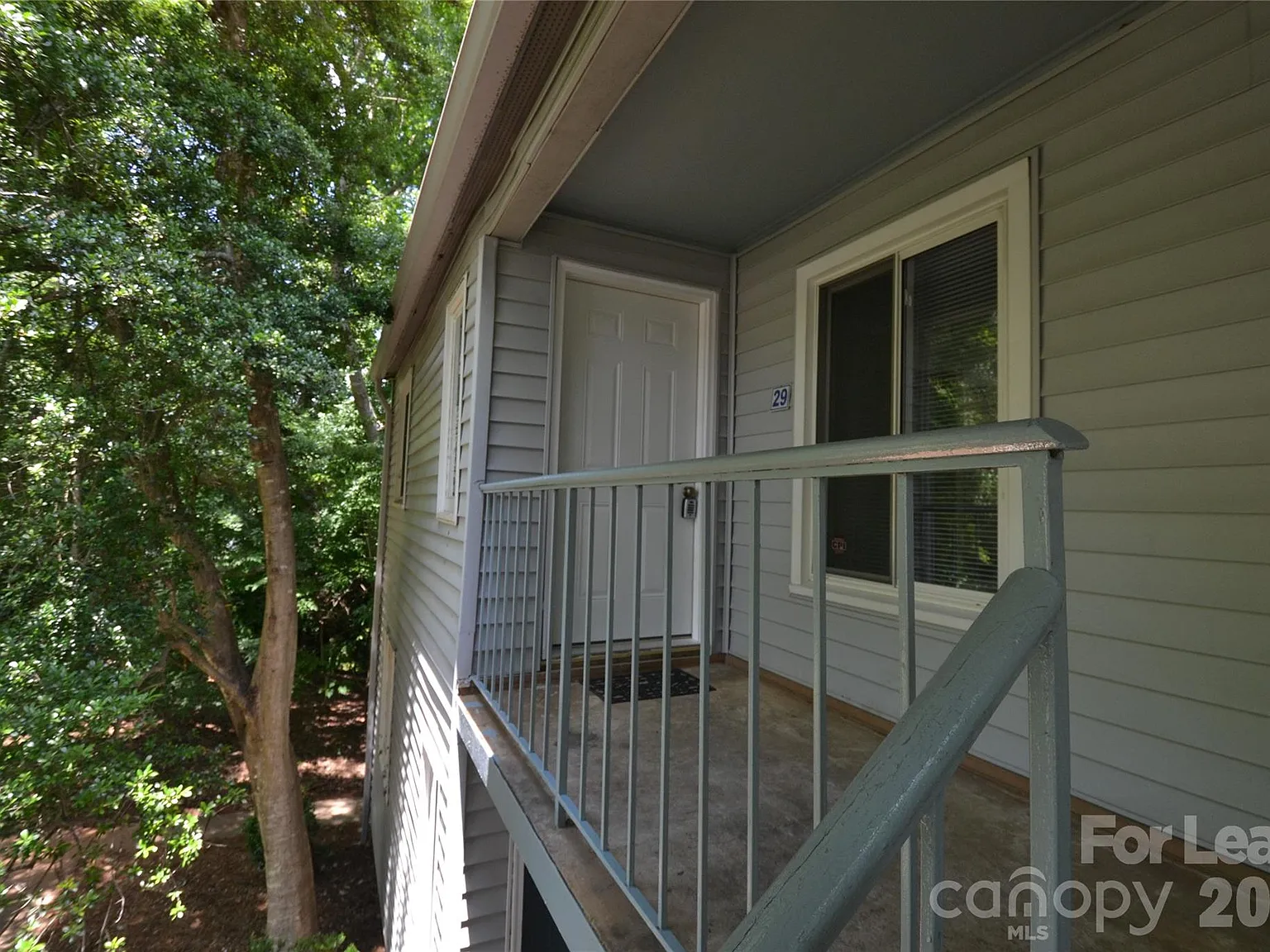 1 bed, 1.0 bath, 667 sqft, $1,200 — Photo 2