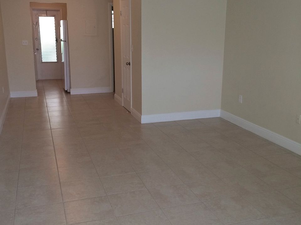 1st image of 710 11th St APT 6
