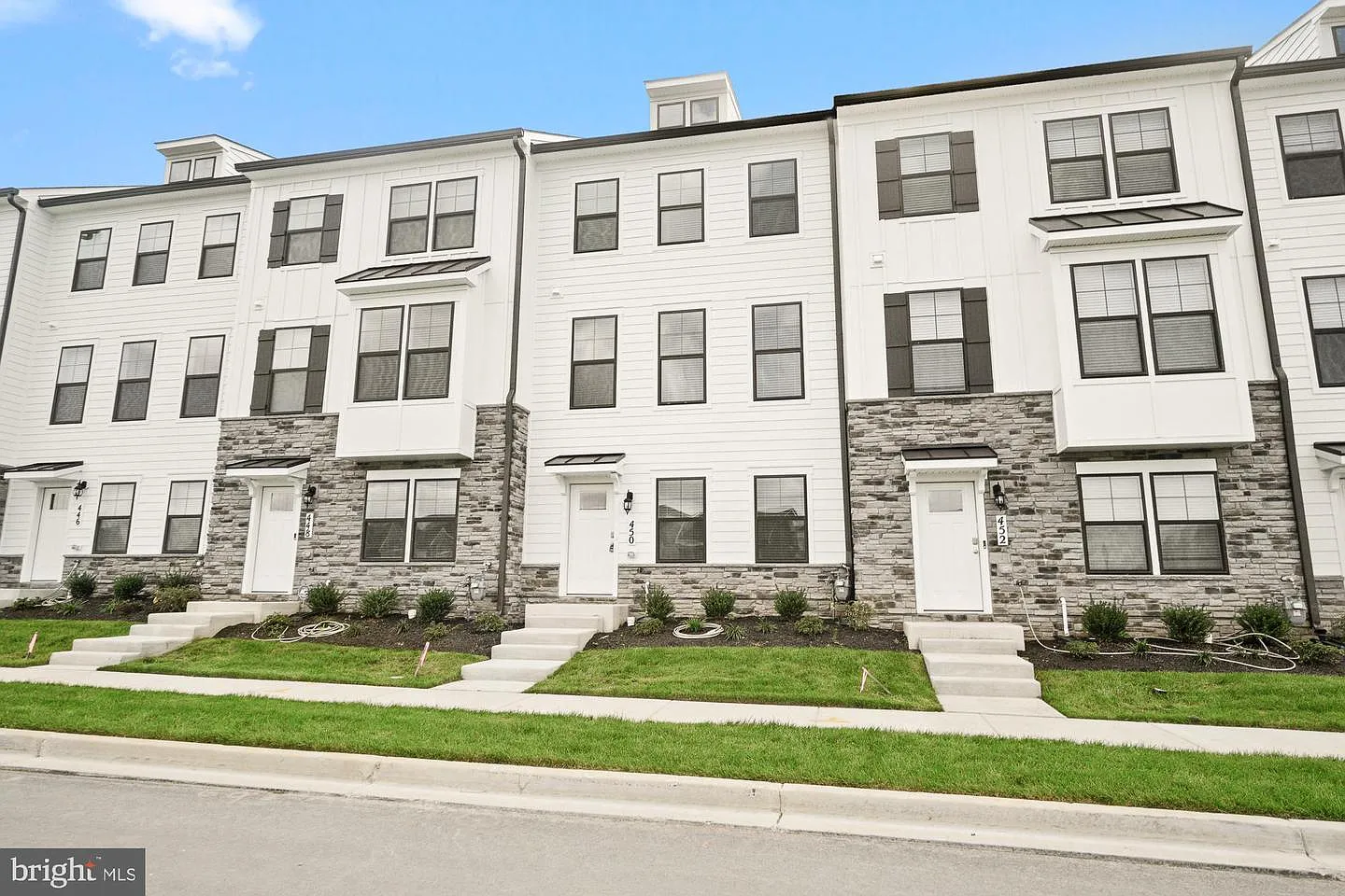 4 bed, 3.5 bath, 2040 sqft, $3,000 — Photo 3