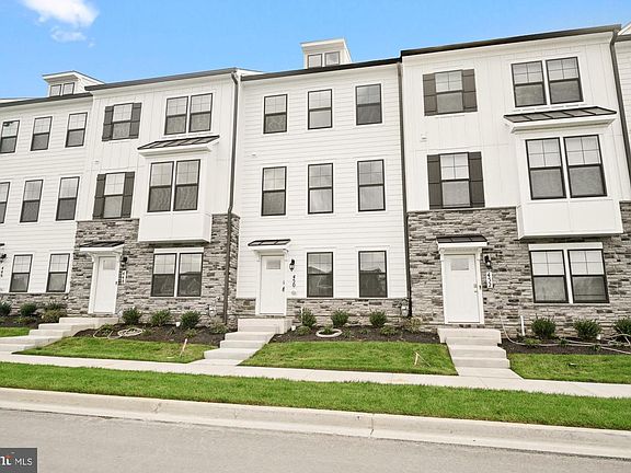 3rd image of 450 Herringbone Way