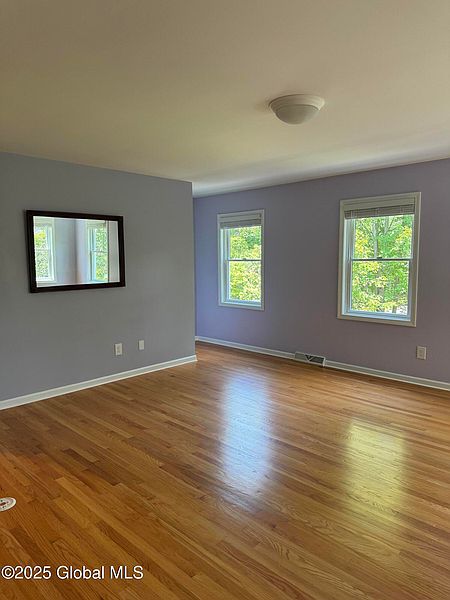 4th image of 425 Tempel Lane