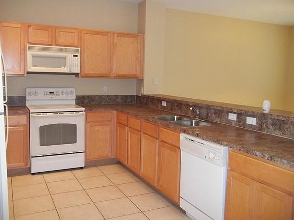 3rd image of 2811 S Evergreen Cir