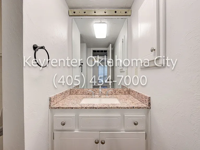 6550 N Meridian Ave Townhouse — Photo 22