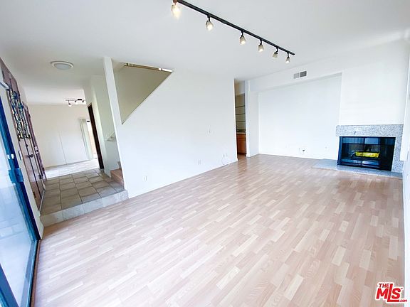 4th image of 948 19th St Unit 1