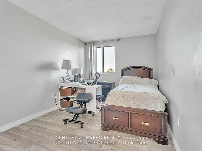 600 Grenfell Dr #410 — Photo 21