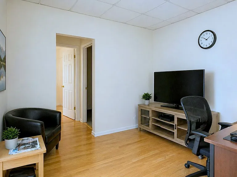 61 Broadway #1 — Photo 3