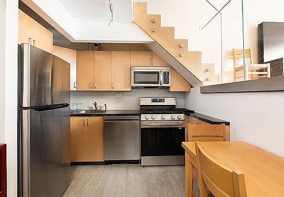 3rd image of 225 E 86th St APT 307