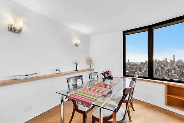 Rented by R New York | media 23