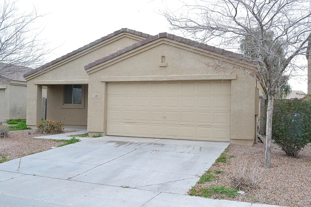 3 bed, 1302 sqft, $1,800 — Photo 2