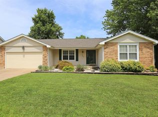 1002 Guildford Dr, Saint Charles, MO