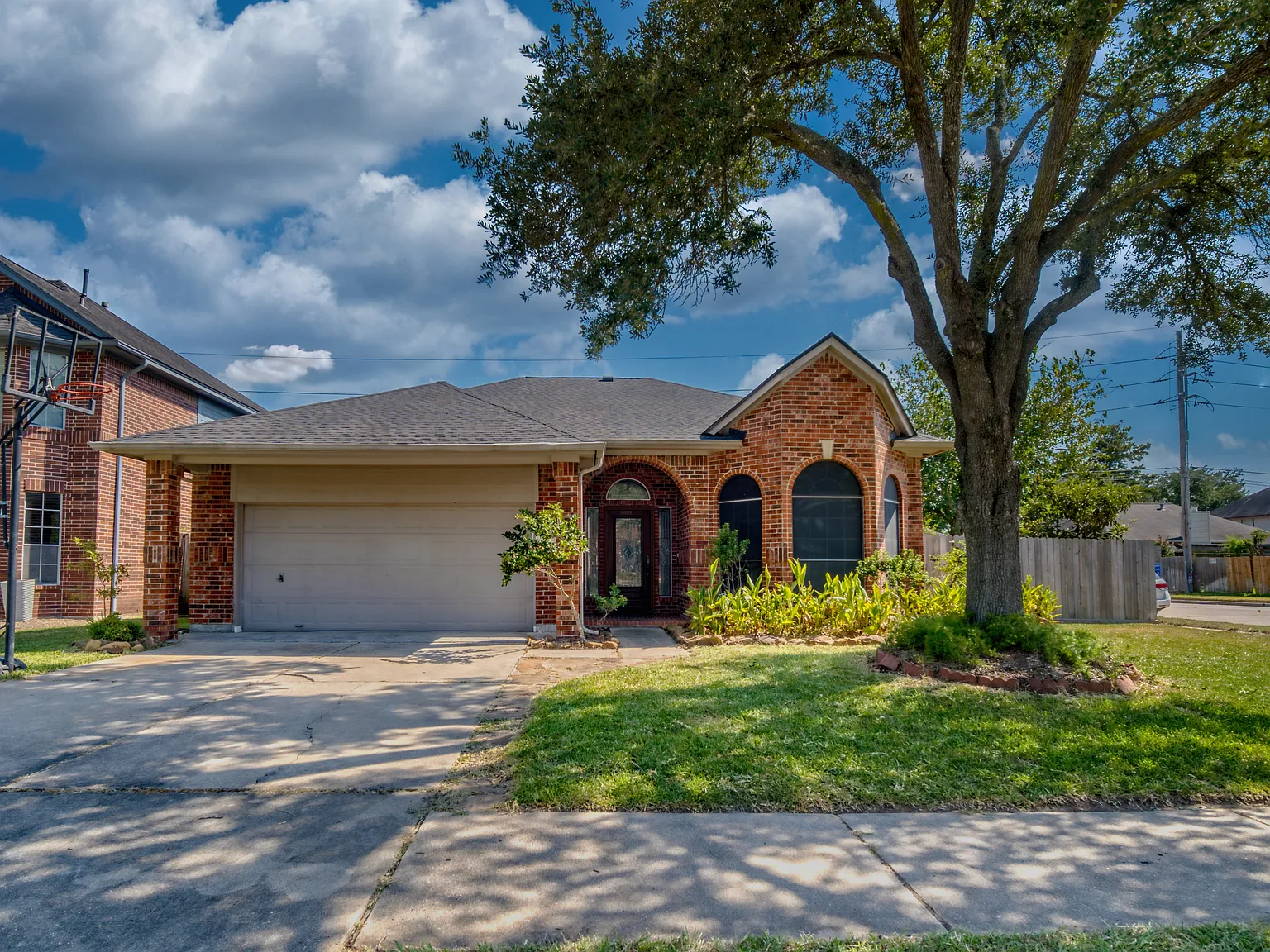 4 bed, 2292 sqft, $2,200 — Photo 3