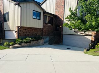 40 Portwine Rd, Willowbrook, IL 60527