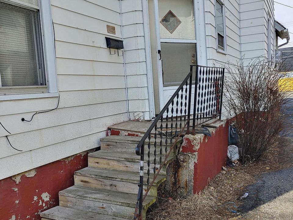 1st image of 212 N 4th St APT 1