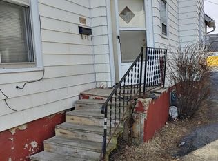 212 N 4th St APT 1, Rockford, IL 61107