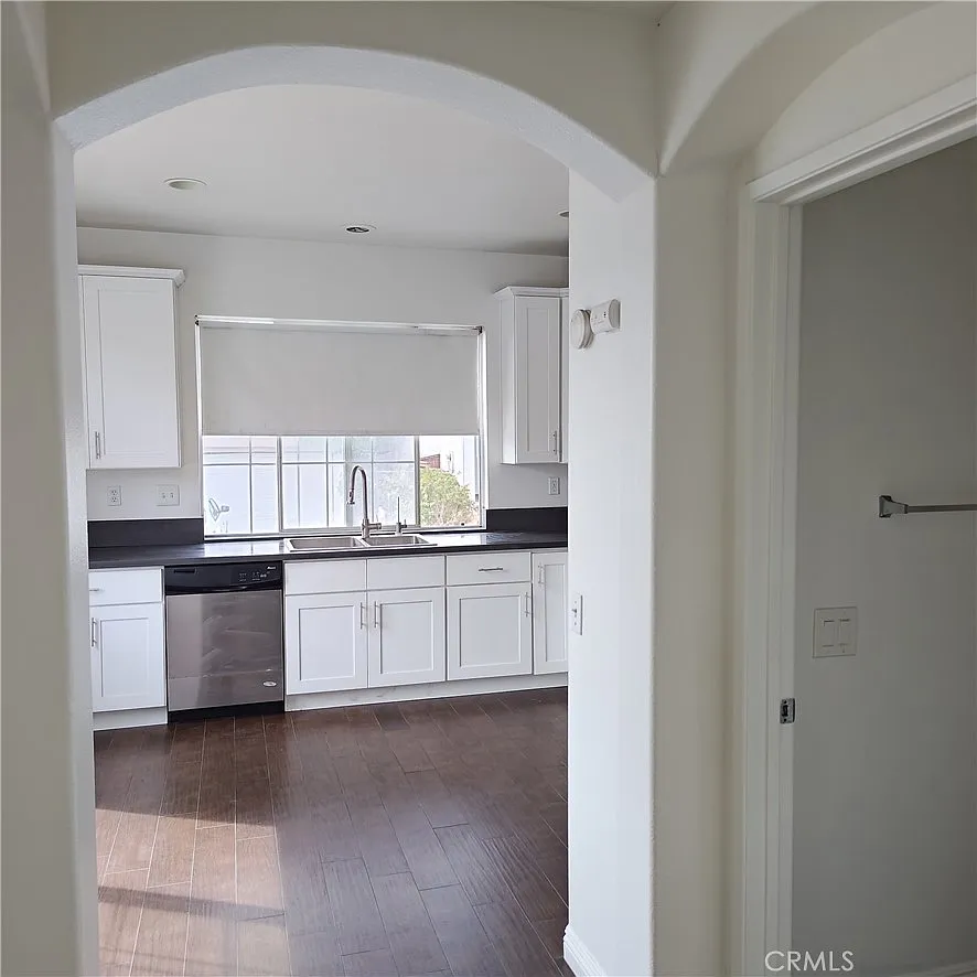3 bed, 2.5 bath, 1297 sqft, $3,500 — Photo 3
