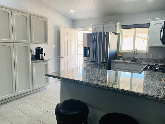 4th image of 128 E Los Cerros St