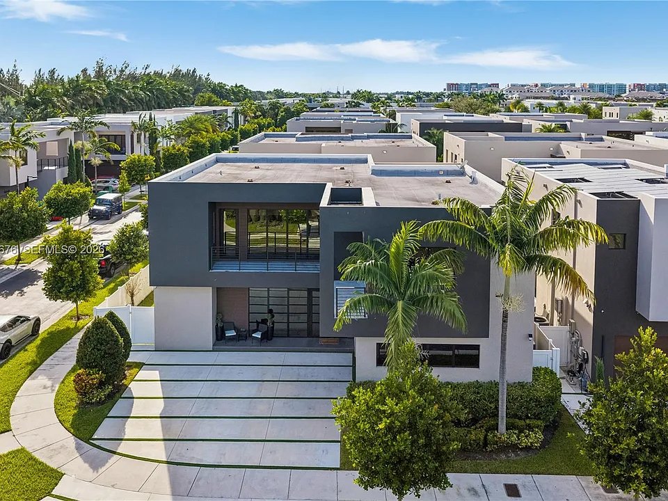 7442 NW 100th Ave