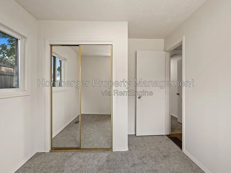 2410 E Everett Ave — Photo 19