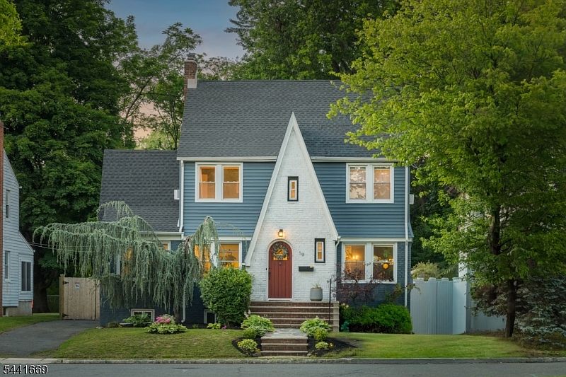 1st image of 19 Buckingham Rd