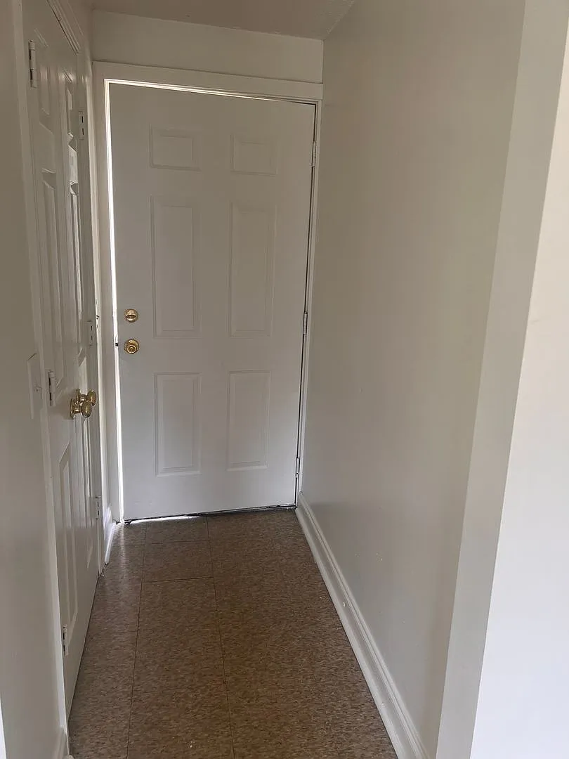 Studio, 600 sqft, $800 — Photo 1