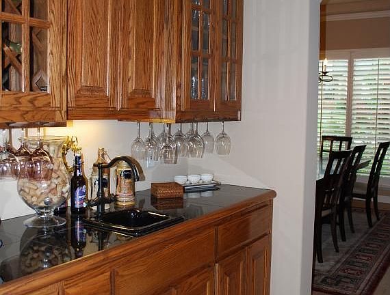 Butler's Pantry & Wet Bar