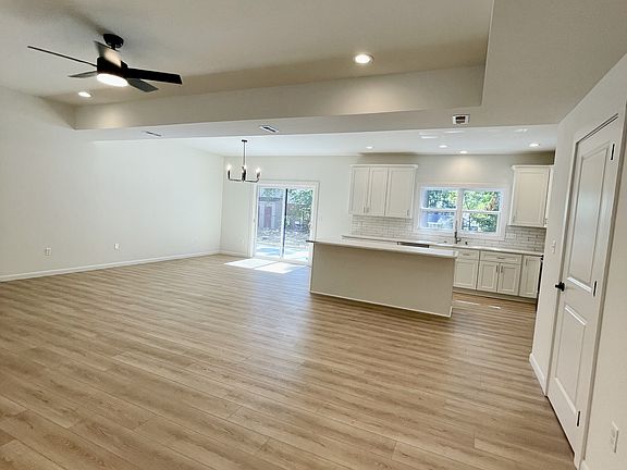 4th image of 148 Beechwood Dr #A