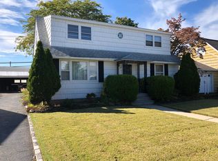 29 Berry Pl, Albertson, NY 11507