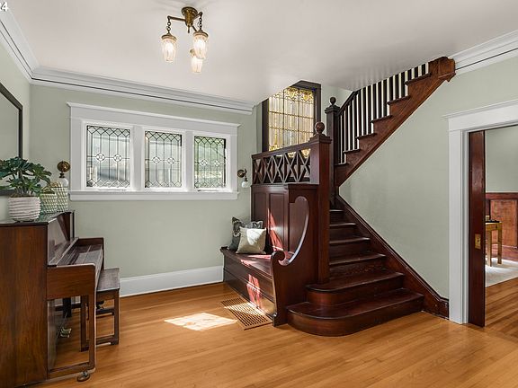 4th image of 2559 NW MARSHALL ST
