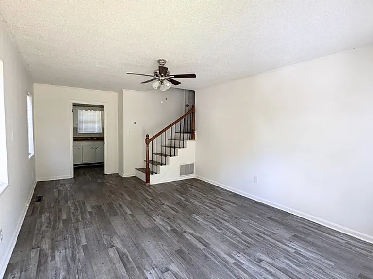 6919-6929 Robinson Dr — Photo 2
