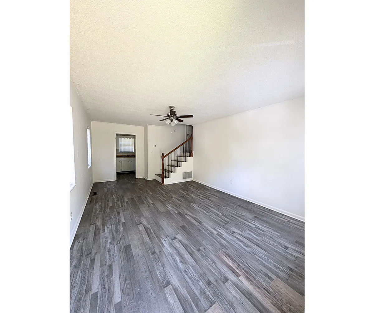 Building Photo - 6919 Robinson Dr