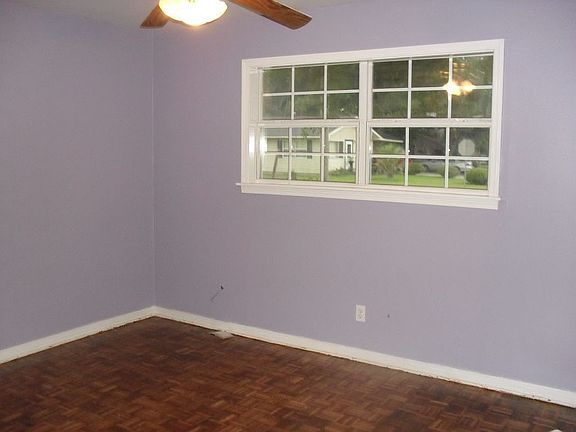 4th image of 421 Woody Cir