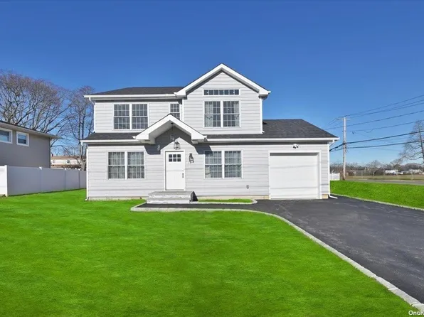 11 Feustal Street, Lindenhurst, NY 11757