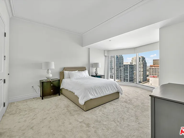 10727 Wilshire Blvd #1802 — Photo 21