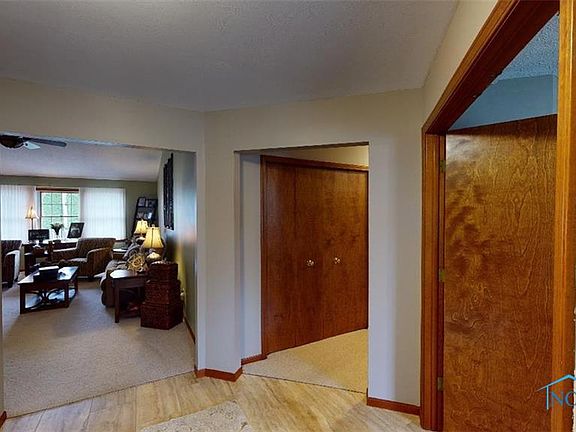 3rd image of 143 Briarwood Cir