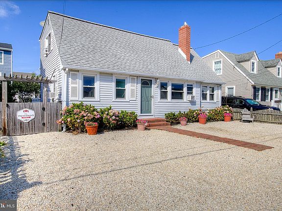 2nd image of 9 Sand Dune Ln