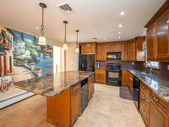 5th image of 4 Ironwood Ct